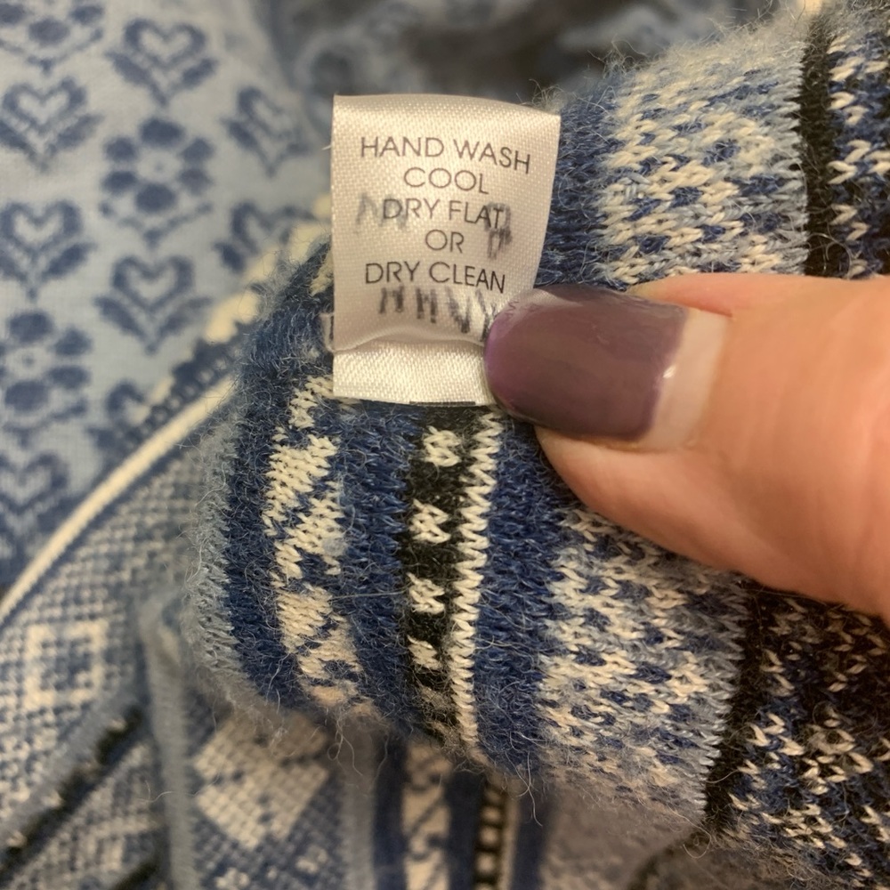 Alpaca Imports Blue & White Patterned Women's Cardigan - Picture 8 of 8